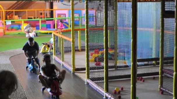Funville 5 źródło: https://scontent-vie1-1.xx.fbcdn.net/v/t1.0-9/312091_237258819659873_1408766948_n.jpg?_nc_cat=106&_nc_sid=e007fa&_nc_oc=AQm9kcDsXabEL7KlxI8Jb5ze3--br4-NcRotmhr6lYpOYlHf__F5kbFzTifmkbUnQ6I&_nc_ht=scontent-vie1-1.xx&oh=2eb50b1ec4bafedcc1503bca44a37ea6&oe=5ECC1BB0&dl=1