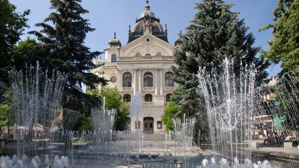 Štátne divadlo Košice Autor: Maros M r a z (Maros) źródło: https://upload.wikimedia.org/wikipedia/commons/c/cd/Kosice_State_Theatre%2C_Slovakia.jpg