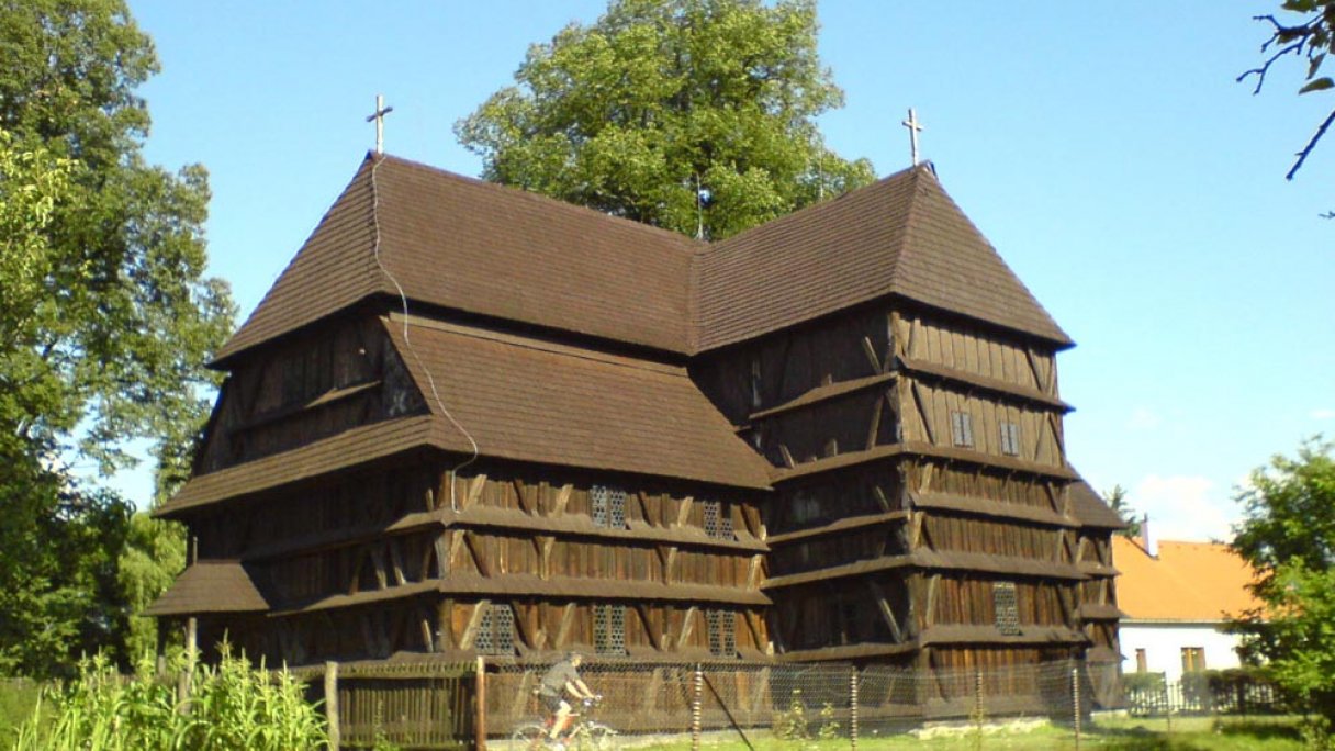 Drewniany kościół artykularny Hronsek 1 źródło: https://sk.wikipedia.org/wiki/Dreven%C3%BD_artikul%C3%A1rny_kostol_(Hronsek)