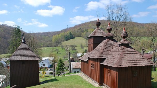 Kostol Ochrany Bohorodičky Korejovce Autor: Henryk Bielamowicz źródło: https://upload.wikimedia.org/wikipedia/commons/5/5e/Korejovce%2C_cerkiew_Opieki_Bogurodzicy_%28HB2%29.jpg