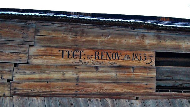 Leštiny Autor: Hrusmar źródło: https://upload.wikimedia.org/wikipedia/commons/thumb/b/bd/Spomienka_na_renov%C3%A1ciu.JPG/800px-Spomienka_na_renov%C3%A1ciu.JPG