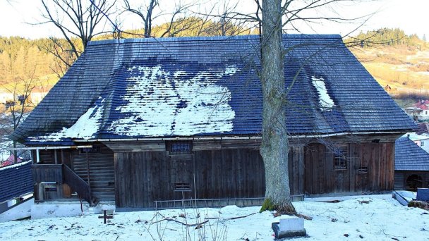 Zadná časť kostola Autor: Hrusmar źródło: https://upload.wikimedia.org/wikipedia/commons/thumb/0/05/Zadn%C3%A1_%C4%8Das%C5%A5_kostola_Le%C5%A1tiny.JPG/800px-Zadn%C3%A1_%C4%8Das%C5%A5_kostola_Le%C5%A1tiny.JPG