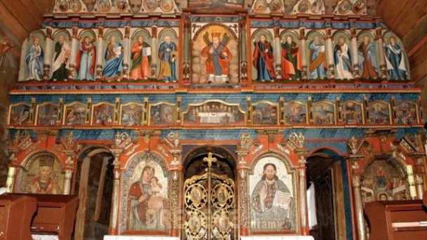 Kostol Ochrany Presvätej Bohorodičky Miroľa - interiér Autor: Mária Žarnayová źródło: http://www.drevenechramy.sk/media/big/galery_image_213.jpg