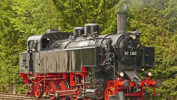 Múzeum dopravy v Bratislave Autor: hpgruesen źródło: https://cdn.pixabay.com/photo/2017/05/26/17/23/steam-locomotive-2346561_960_720.jpg