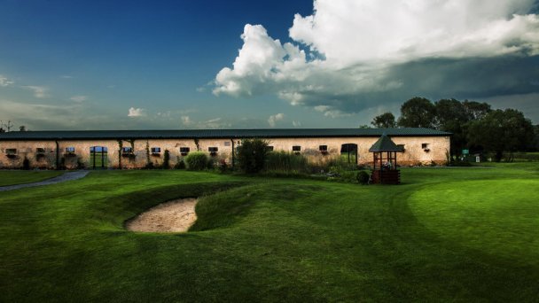 Pole golfowe, Golf Resort Tri Duby 4