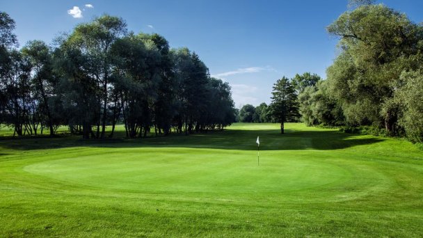 Pole golfowe, Golf Resort Tri Duby 5