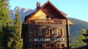 Bilíkova chata Autor: Kristo źródło: https://upload.wikimedia.org/wikipedia/commons/1/1f/Bilikova_chata_in_High_Tatras.jpg