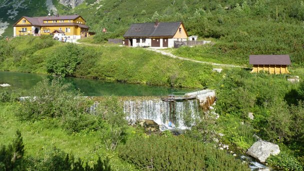 Chata pri Zelenom Plese Autor: Michal Klajban źródło: https://upload.wikimedia.org/wikipedia/commons/b/bd/Vysok%C3%A9_Tatry%2C_chata_pri_Zelenom_plese_%281%29.JPG Chata pri Zelenom Plese Autor: Michal Klajban źródło: https://upload.wikimedia.org/wikipedia/commons/b/bd/Vysok%C3%A9_Tatry%2C_chata_pri_Zelenom_plese_%281%29.JPG