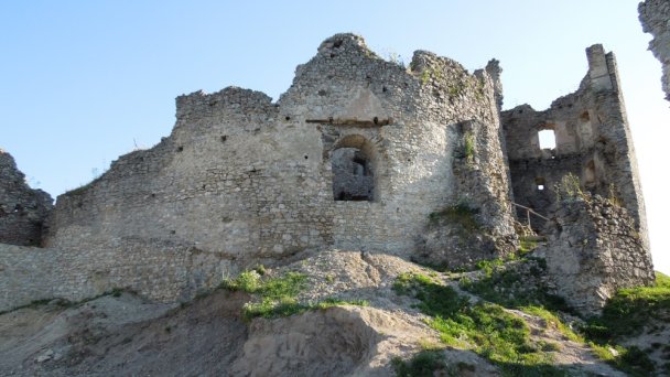 Brekovský hrad Autor: Milan Bališin źródło: https://upload.wikimedia.org/wikipedia/commons/thumb/a/aa/Brekovsk%C3%BD_hrad_0004.JPG/800px-Brekovsk%C3%BD_hrad_0004.JPG