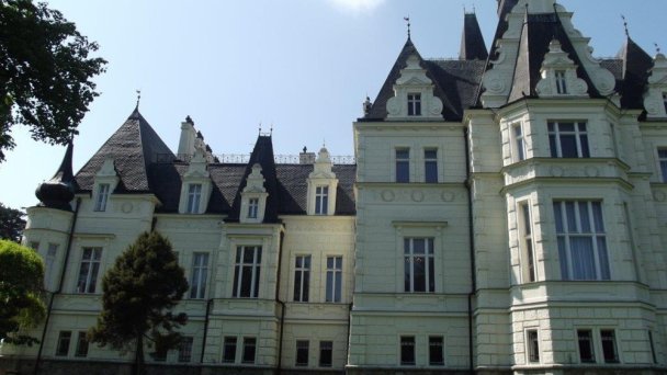 Budmerický kaštieľ Autor: hrady-zamky.sk źródło: https://www.hrady-zamky.sk/obrazky/budmericky-zamok/budmericky-zamok15.jpg