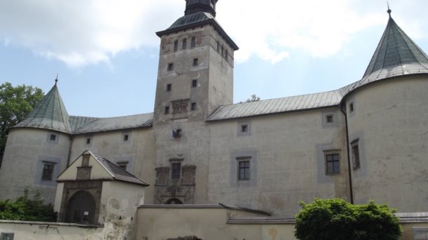 Bytčiansky zámok Autor: hrady-zamky.sk źródło: https://www.hrady-zamky.sk/obrazky/bytciansky-zamok/bytciansky-zamok9.jpg