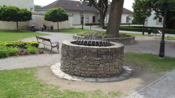 Bytčiansky zámok Autor: hrady-zamky.sk źródło: https://www.hrady-zamky.sk/obrazky/bytciansky-zamok/bytciansky-zamok13.jpg