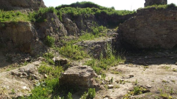 Hrad Čeklís Autor: J.Stefanek źródło: https://www.hrady-zamky.sk/ceklis/#history-6 Hrad Čeklís Autor: J.Stefanek źródło: https://www.hrady-zamky.sk/ceklis/#history-6