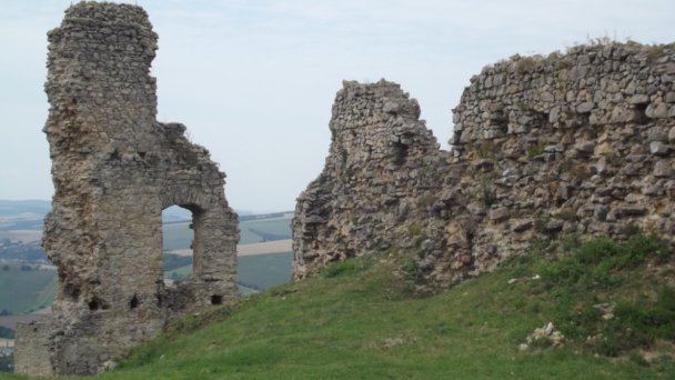 hrad branc 3 Autor: hrady-zamky.sk źródło: https://www.hrady-zamky.sk/obrazky/branc/branc19.jpg