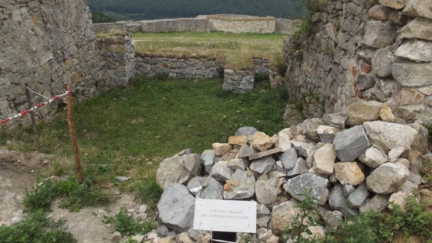 hrad branc 4 Autor: hrady-zamky.sk źródło: https://www.hrady-zamky.sk/obrazky/branc/branc21.jpg