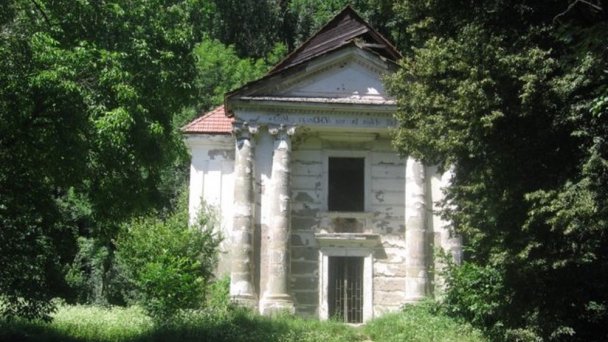 Kaplnka Autor: hrady-zamky.sk źródło: https://www.hrady-zamky.sk/cabrad/#history-12