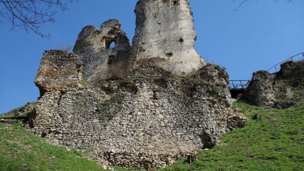 Hrad Cicva Autor: Milan Bališin źródło: https://sk.wikipedia.org/wiki/%C4%8Ci%C4%8Dava_(hrad)#/media/S%C3%BAbor:Hrad_%C4%8Ci%C4%8Dva_026.jpg