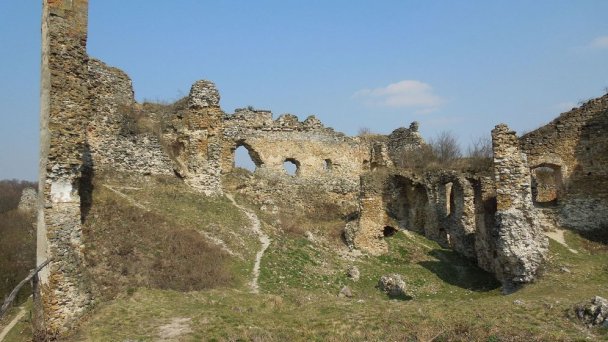 Hrad Cicva 5 Autor: Milan Bališin źródło: https://sk.wikipedia.org/wiki/%C4%8Ci%C4%8Dava_(hrad)#/media/S%C3%BAbor:Hrad_%C4%8Ci%C4%8Dva_008.JPG