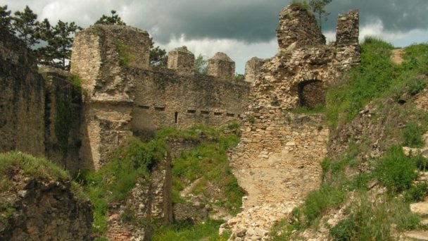 Hrad Divin 3 Autor: hrady-zamky.sk źródło: https://www.hrady-zamky.sk/divin/