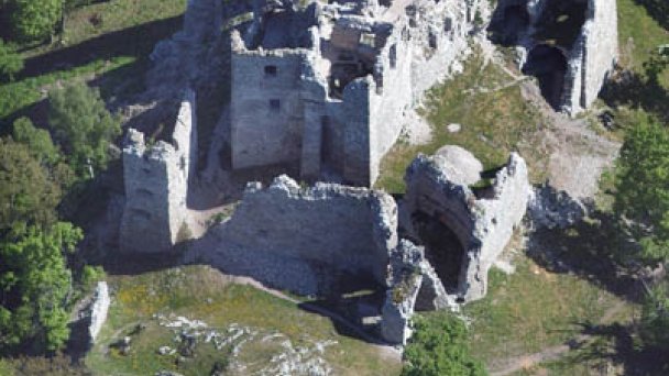 Hrad Hrušov 3 Autor: Civertan źródło: https://upload.wikimedia.org/wikipedia/commons/c/c8/Hrussocivertanlegi2.jpg