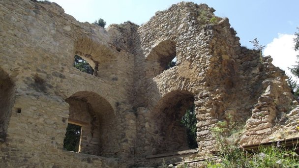 Hrad Lietava Autor: hrady-zamky.sk źródło: https://www.hrady-zamky.sk/lietava/#history-18