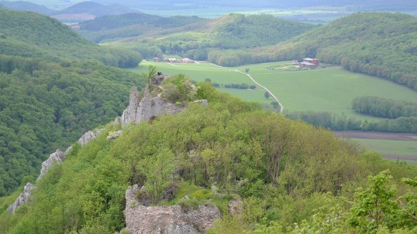 Hrad Ostrý Kameň Autor: Pudelek (Marcin Szala) źródło: https://upload.wikimedia.org/wikipedia/commons/5/5d/Ostr%C3%BD_Kame%C5%88_castle_%28Scharfenstein%2C_%C3%89lsk%C3%B6%29%2C_Slovakia.JPG