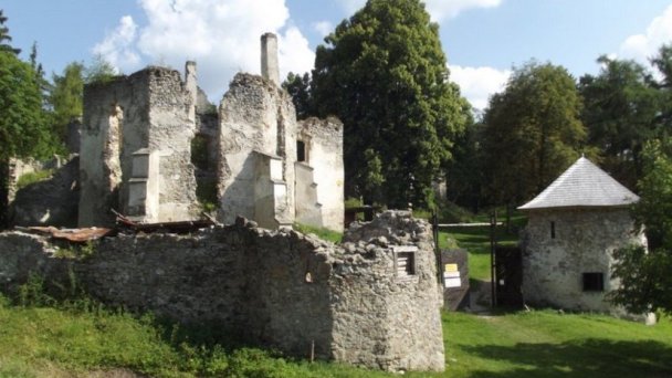 hrad sklabina3 Autor: hrady-zamky.sk źródło: https://www.hrady-zamky.sk/obrazky/sklabina/sklabina3.jpg