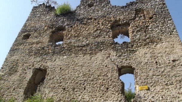hrad sklabina5 Autor: hrady-zamky.sk źródło: https://www.hrady-zamky.sk/obrazky/sklabina/sklabina16.jpg