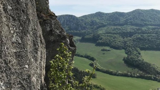 Hrad Súľov Autor: Tatiana Žifčáková źródło: Vlastné spracovanie