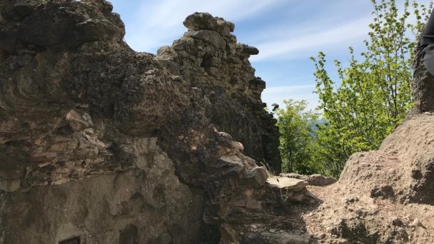 Hrad Súľov Autor: Tatiana Žifčáková źródło: Vlastné spracovanie