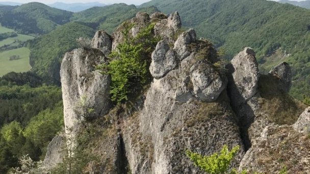 Hrad Súľov Autor: Tatiana Žifčáková źródło: Vlastné spracovanie