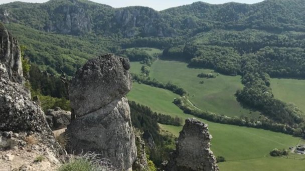 Hrad Súľov Autor: Tatiana Žifčáková źródło: Vlastné spracovanie