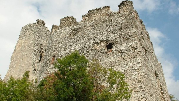Zamek Tematín 2 źródło: https://sk.wikipedia.org/wiki/Temat%C3%ADn