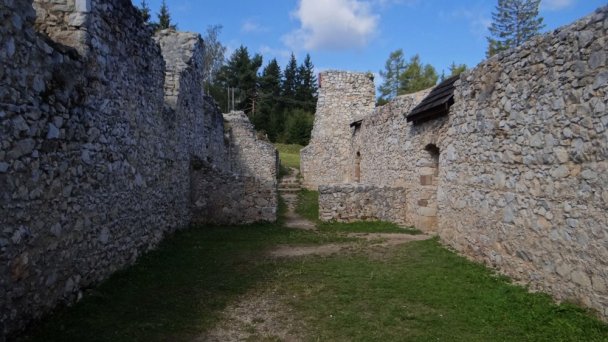 Kostol sv. Jana Krstiteľa a sv. Margity pohľad od oltára do lode Autor: Jerzy Opioła źródło: https://sk.wikipedia.org/wiki/Kl%C3%A1%C5%A1torisko#/media/S%C3%BAbor:Kl%C3%A1%C5%A1torisko_SR1.jpg