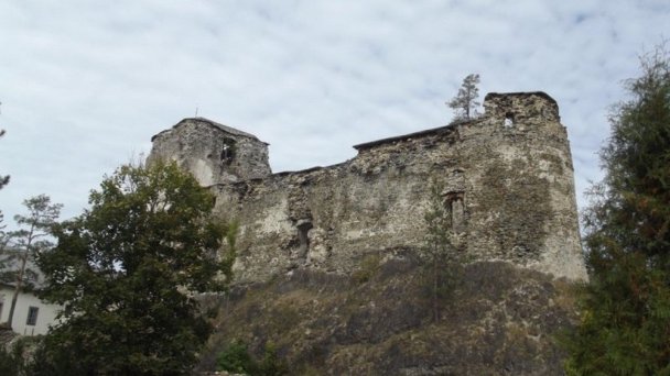 Hrad Liptovský Hrádok Autor: J.Stefanek, hrady-zamky.sk źródło: https://www.hrady-zamky.sk/obrazky/liptovsky-hradok/liptovsky-hradok15.jpg Hrad Liptovský Hrádok Autor: J.Stefanek, hrady-zamky.sk źródło: https://www.hrady-zamky.sk/obrazky/liptovsky-hradok/liptovsky-hradok15.jpg