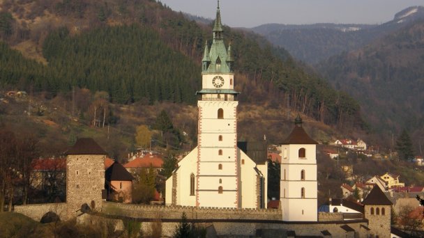 Mestský hrad Kremnica Autor: Xmetov źródło: https://upload.wikimedia.org/wikipedia/commons/thumb/c/c0/Kremnick%C3%BD_hrad%2C_2008.jpg/800px-Kremnick%C3%BD_hrad%2C_2008.jpg