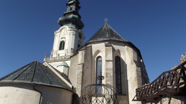 Nitriansky hrad - Bazilika sv. Emeráma Autor: J.Stefanek, hrady-zamky.sk źródło: https://www.hrady-zamky.sk/obrazky/nitriansky-hrad/nitriansky-hrad9.jpg