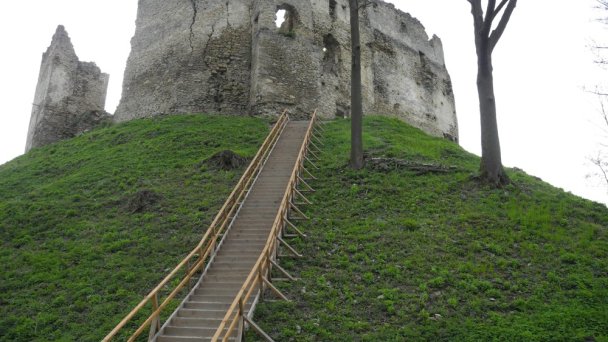 Považský hrad Autor: Dado Baca źródło: https://www.flickr.com/photos/119323155@N06/25995630473/sizes/l/