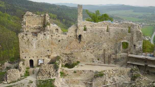 Považský hrad Autor: Dado Baca źródło: https://www.flickr.com/photos/119323155@N06/26532966391/sizes/l/