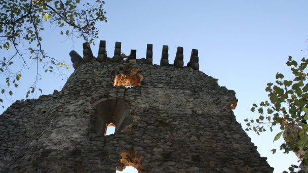 Hrad Slanec 4 źródło: http://www.hradslanec.sk/wp-content/gallery/20110924_postarejhradnejceste/img_7912.jpg