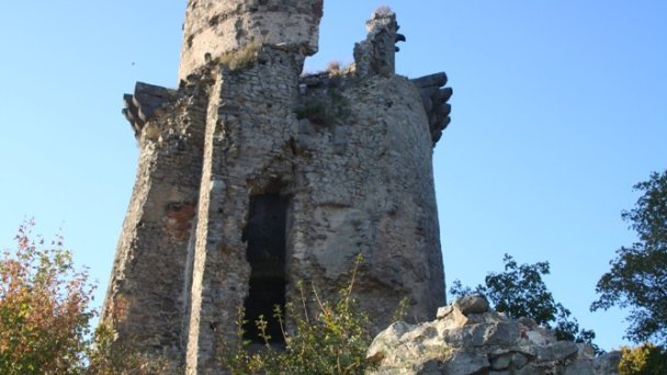 Slanecký hrad 5 źródło: http://www.hradslanec.sk/wp-content/gallery/20110924_postarejhradnejceste/img_7918.jpg