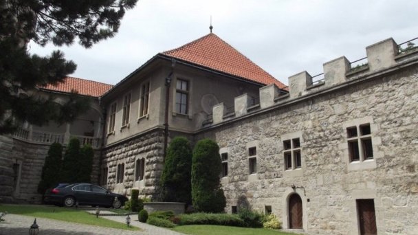 Smolenický zámok Autor: hrady a zámky na Slovensku.sk źródło: https://www.hrady-zamky.sk/obrazky/smolenice/smolenice18.jpg