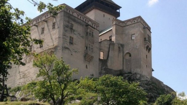 Trenčiansky hrad Autor: J.Stefanek, hrady-zamky.sk źródło: https://www.hrady-zamky.sk/obrazky/trencin/trencin9.jpg