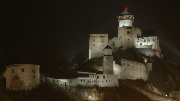 Trenčiansky hrad Autor: Marián Hubinský źródło: https://www.flickr.com/photos/00110110011101/9498082/in/photolist-oqzx2h-wvtmm-2gUNmrR-2gUNmkZ-wvvuv-wvtmf-wvtmj-KfmC3r-Kfa4vf-KfnSBz-8ZBxN-CMCSg6-8ZBhP-M91wbr-a7NnSi-8ZBvb-8ZBnj-27fhnZ4-Kfaysd-KfnKMH-LbVpG6-L93yvJ-Kf9Uwo-KfmhPM-2gUMrpx-2gUMrae-8ZBed-2gUMr35-QFrC-QFs3-wvie1-L935u3-KKB3nd-KKB8gb-L92y2E-wvie2-8ZBfU-L929cW-84JoMu-L92rS5-7MXY3s-KfneG2-L91Ncq-8odVVG-Kf8V5j-8oaKNk-BQ8b37-BQfqsK-QEzFWL-R4jXLe