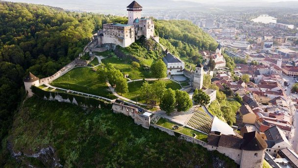 Trenčiansky hrad Autor: Patrik Zak źródło: https://sk.wikipedia.org/wiki/Tren%C4%8Diansky_hrad