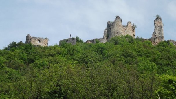 Turniansky hrad Autor: hrady-zamky.sk źródło: https://www.hrady-zamky.sk/obrazky/turniansky-hrad/turniansky-hrad4.jpg