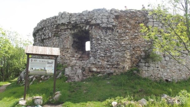 Turniansky hrad Autor: hrady-zamky.sk źródło: https://www.hrady-zamky.sk/obrazky/turniansky-hrad/turniansky-hrad7.jpg