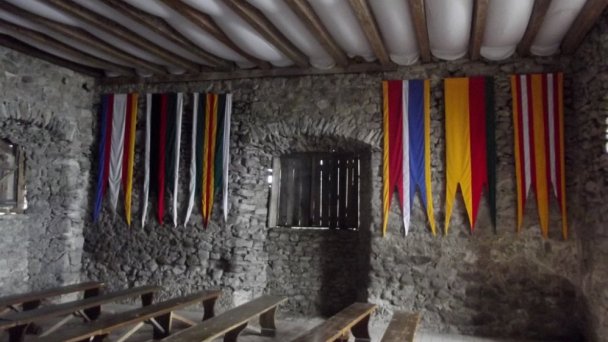 viniansky hrad 2 Autor: hrady-zamky.sk źródło: https://www.hrady-zamky.sk/obrazky/viniansky-hrad/viniansky-hrad15.jpg