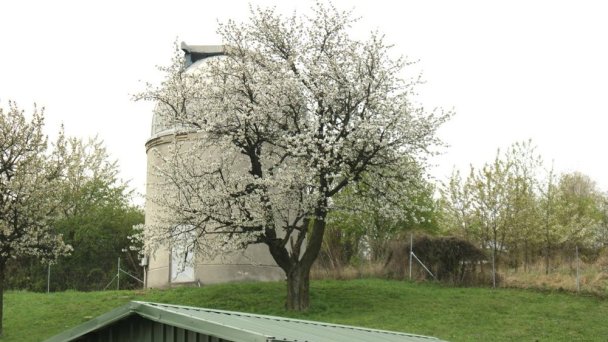 Hvezdáreň Hlohovec 3 źródło: https://scontent-vie1-1.xx.fbcdn.net/v/t1.0-9/s960x960/56457763_2221583887864131_6741631021445283840_o.jpg?_nc_cat=108&_nc_sid=8024bb&_nc_oc=AQmMWqx9ZW_tYe0ZWRwEvLFzXBDS2fmieOUhOnb-2QGPlbVR0e0Hmo11kQ4GUcgd3FY&_nc_ht=scontent-vie1-1.xx&_nc_tp=7&oh=06f432592626d8ad45616fd9992ed667&oe=5ECCDB61