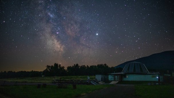 Astronomické observatórium na Kolonickom sedle Autor: Photographer Barbara źródło: https://scontent-vie1-1.xx.fbcdn.net/v/t1.0-0/p640x640/65418016_2136983686399329_4430177054071193600_o.jpg?_nc_cat=111&_nc_sid=e007fa&_nc_oc=AQnuQ4SBX7MY3z6QRRod0hr-k-MnV6XMwnfLczEAkuoFWGk_13CigUE4R6RV0iH0KDQ&_nc_ht=scontent-vie1-1.xx&_nc_tp=6&oh=4ec26632640fb67dfd43cfe885c13ce8&oe=5ECEDE72